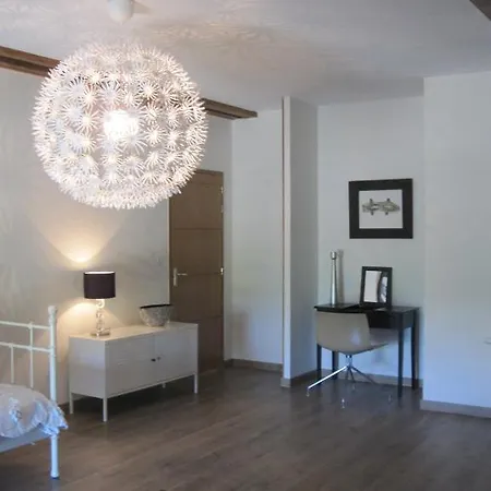 - Sur Le Chemin Des Buvats Apartment